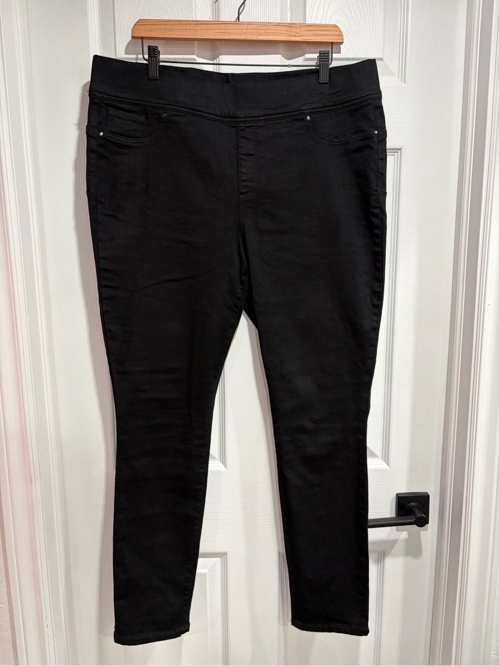 Ricki’s Black Pull-On Skinny Jeggings Flat Front